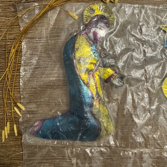 NIP VINTAGE Mexican Hand-Painted Stamped Tin Folk Art Nativity Ornament Set - Picture 8 of 9